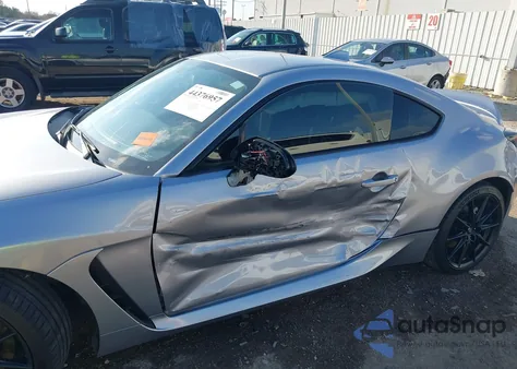 2024 Toyota Gr86 Premium z USA, uszkodzony, nr VIN JF1ZNBE17R8756807